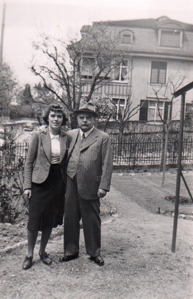 Willy Fries mit Tochter Hanny im Garten, um 1938. Foto von unbekannt © Stiftung Righini-Fries Zürich