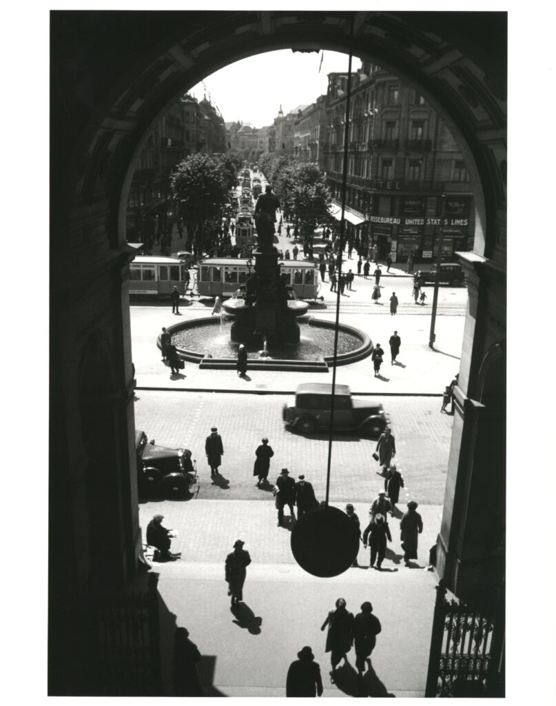 Gotthard Schuh: Bahnhofplatz Zürich, um 1935 © Gotthard Schuh / Fotostiftung Schweiz